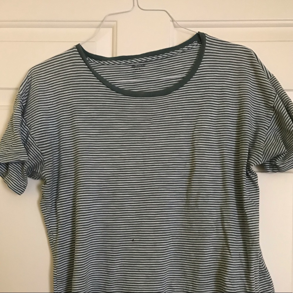 Blue & white striped shirt 👚